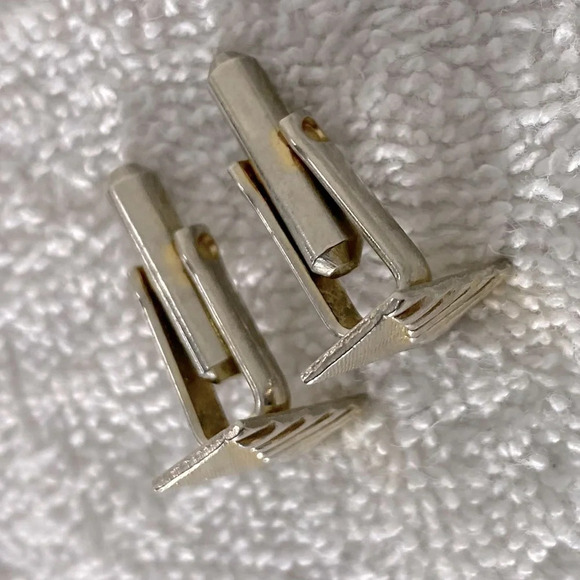 Vintage Gold Tone Metal  Rectangle Textured Cufflinks - Picture 7 of 9